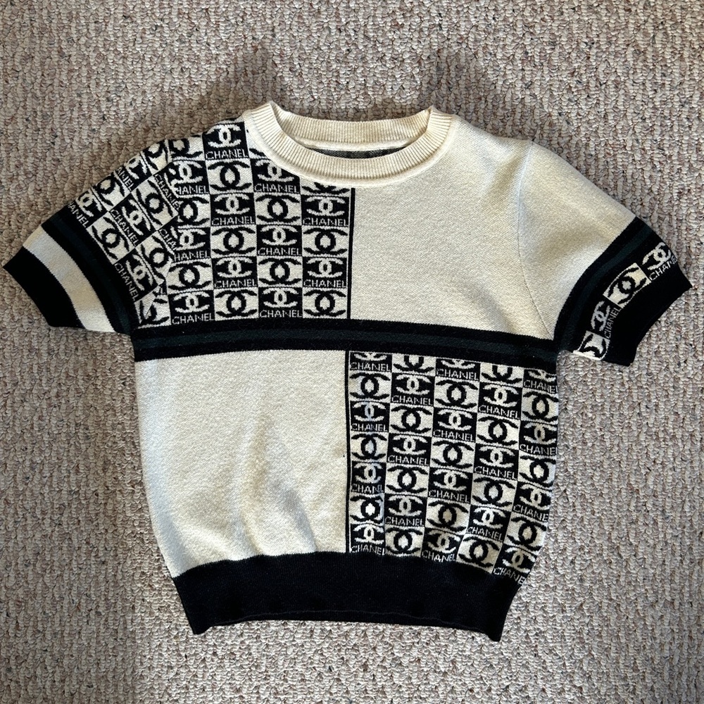 *SOLD* Black and Cream S/S Knit Top